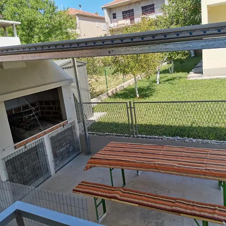 Marini Apartmani شقة