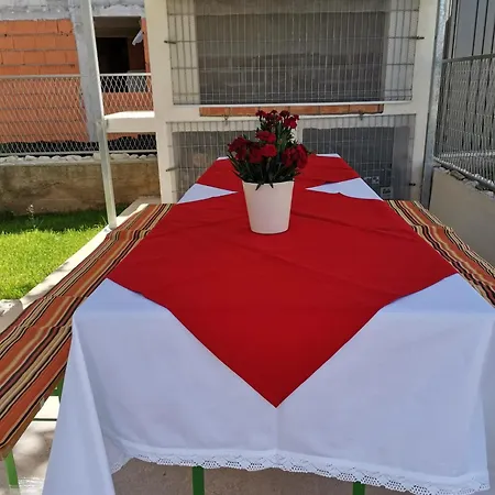 Marini Apartmani * تروغير