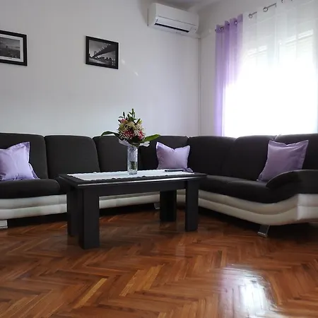 Marini Apartmani * تروغير