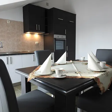 Marini Apartmani * تروغير