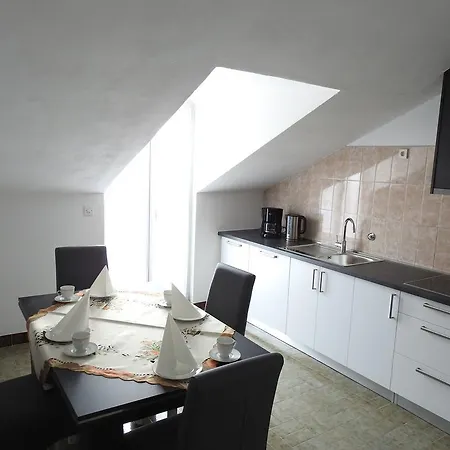 Marini Apartmani تروغير