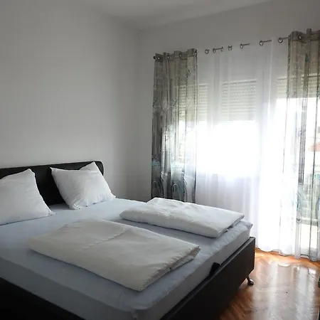 Marini Apartmani شقة *