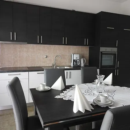 Marini Apartmani شقة تروغير